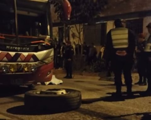 Ayacucho: Father of a family crushed to death while trying to change the tire of a bus