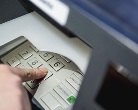 Banks cool their business: defaults increase and profits reduce