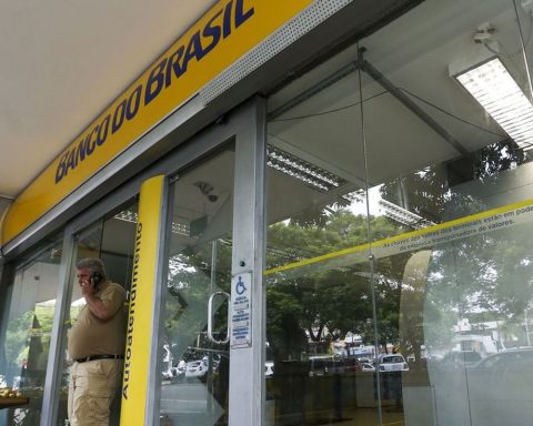 Banks promote joint effort to negotiate outstanding bank debts