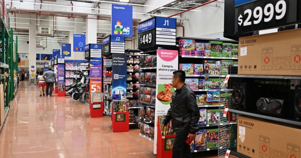 Banxico sees upside risks to inflation; Heath asks to avoid complacency