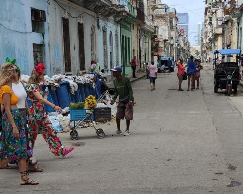 Blackouts, food shortages and arbovirus epidemic keep tourists away from Cuba