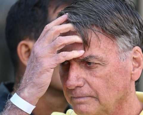 Bolsonaro alleges that he tried to burn his electronic anklet at the time of "paranoia"