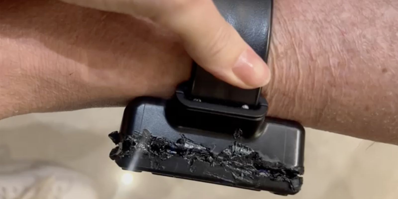 Bolsonaro used welding to try to open an ankle bracelet; check out video