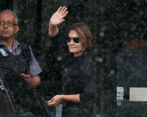 Bolsonaro welcomes former first lady Michelle to the PF