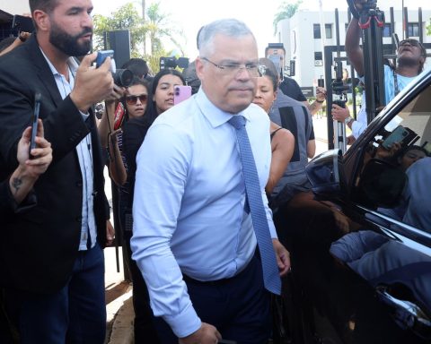 Bolsonaro's defense says ankle bracelet humiliates and denies escape plan