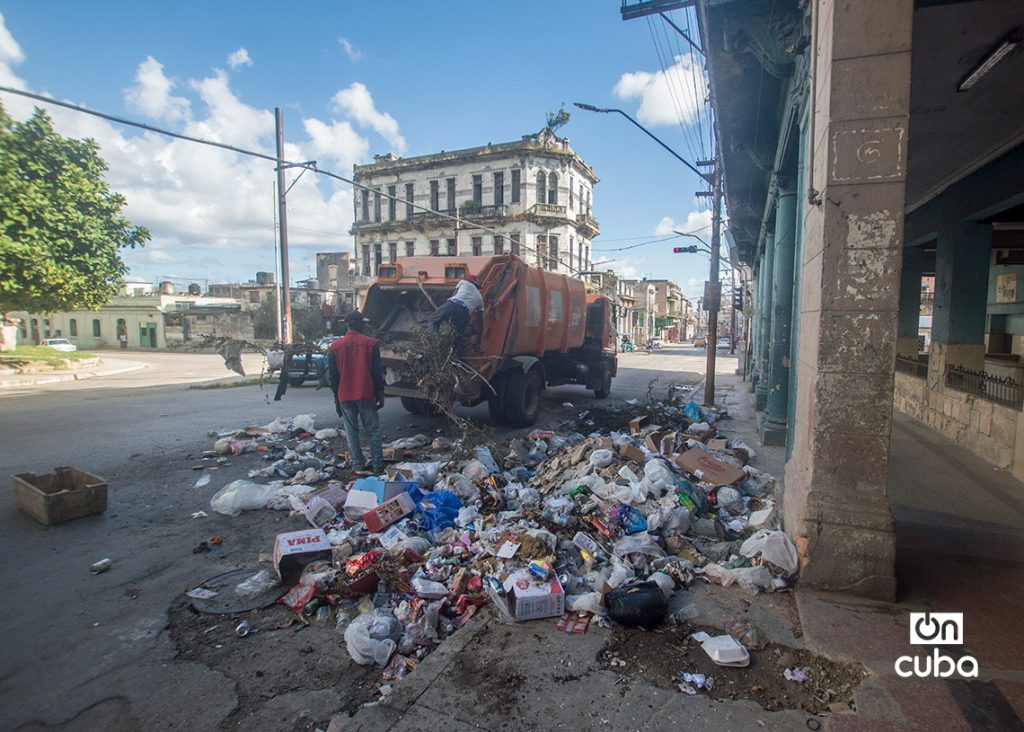 Brigades of sweepers, search and demolition of “shacks”; anti-garbage strategy in Havana