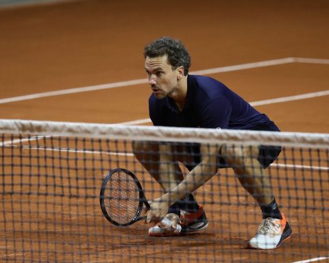 Bruno Soares returns to the courts to face tennis legends