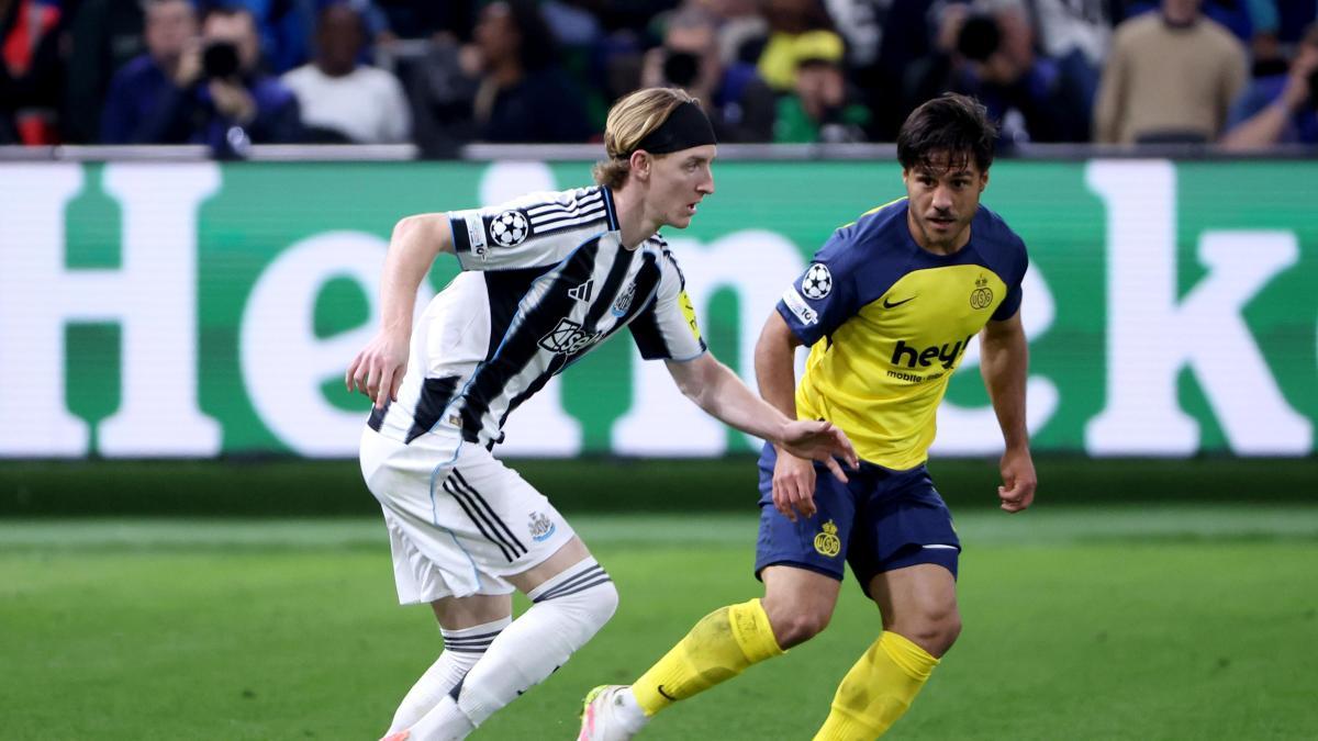 Buendía and Kevin Mac Allister, Alexis' brother, called for emergency calls by Scaloni