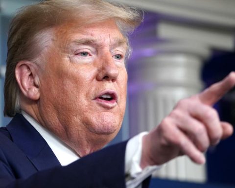 Businessmen pressure US Supreme Court to overturn Donald Trump's emergency tariff power