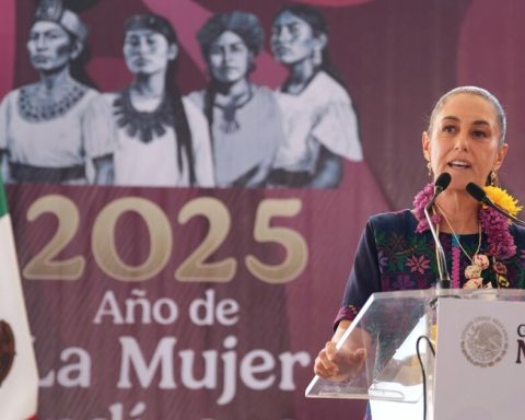 CNTE teachers burst into Sheinbaum event in the Mixteca of Oaxaca