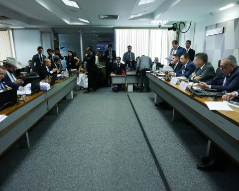 CPMI cancels session after investigators present certificate and HC