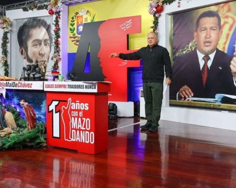 Cabello: the country does not stop and we organize ourselves according to the circumstances