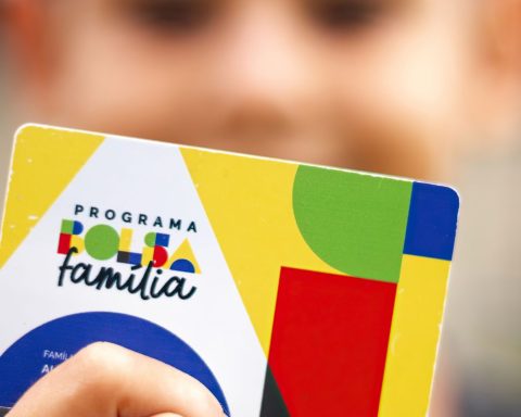 Caixa starts paying Bolsa Família in November