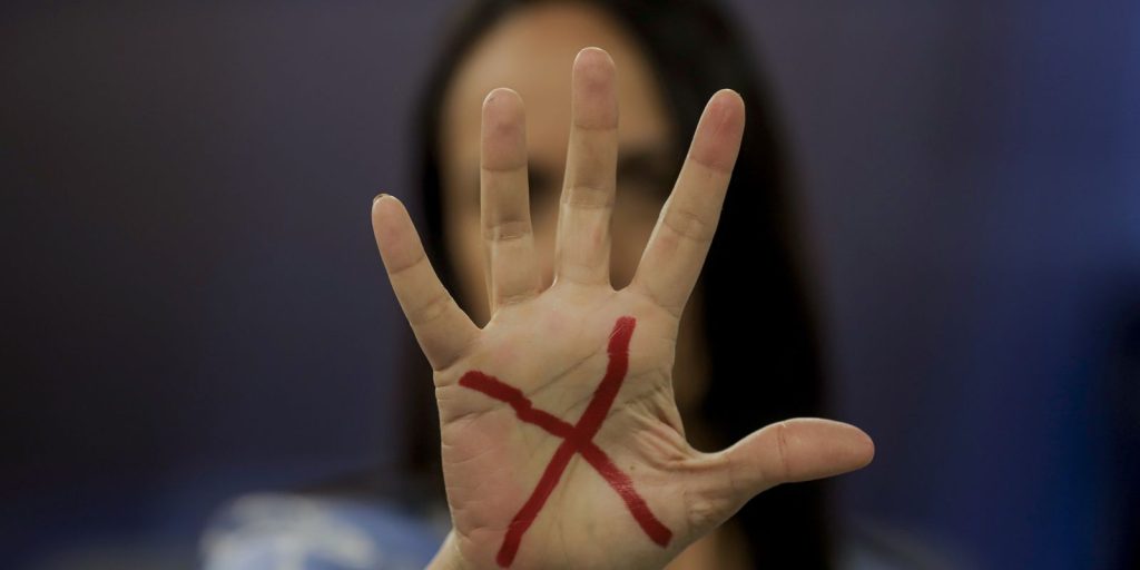 Caminhos da Reportagem features women who have experienced domestic violence