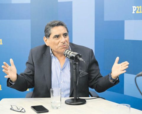 Carlos Alvarez: "Mr. Jerí, roll up your shirt, put on your pants and don't sign the increase that Congress wants.”