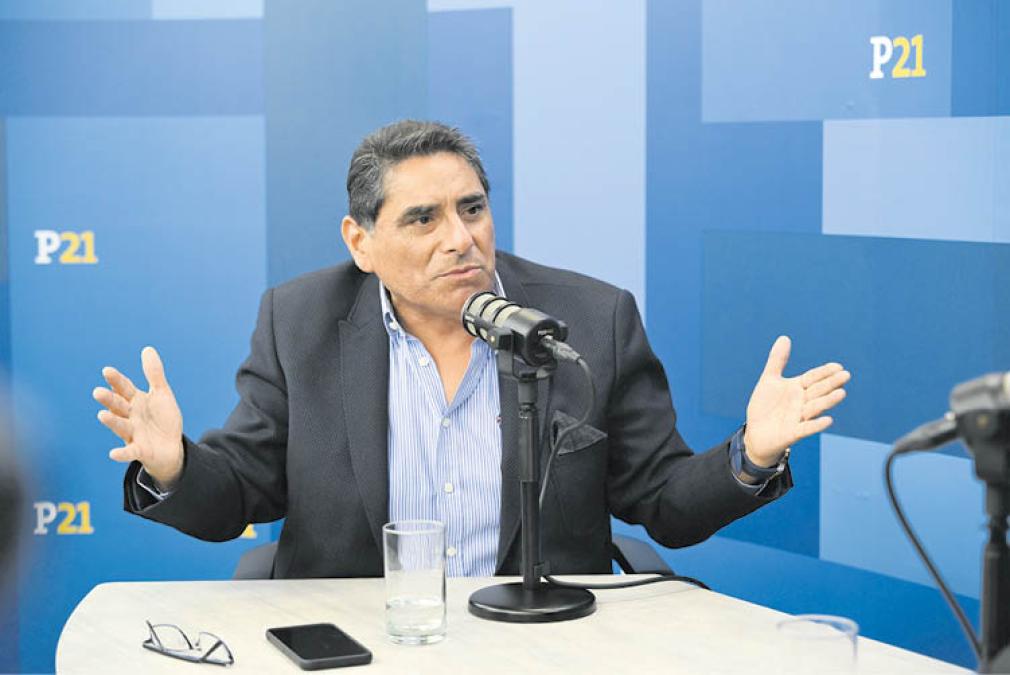 Carlos Alvarez: "Mr. Jerí, roll up your shirt, put on your pants and don't sign the increase that Congress wants.”