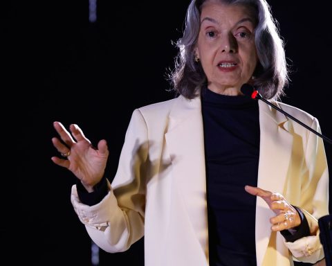 Carmen Lúcia: "Dictatorship is like a weed that needs to be cut"