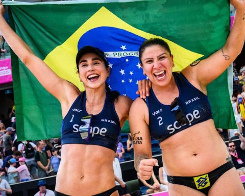 Carol Soberg and Rebecca win bronze at the Beach Volleyball World Cup