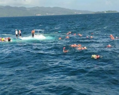 Catamarán con 55 turistas se hunde en la bahía de Samaná; todos fueron rescatados con vida