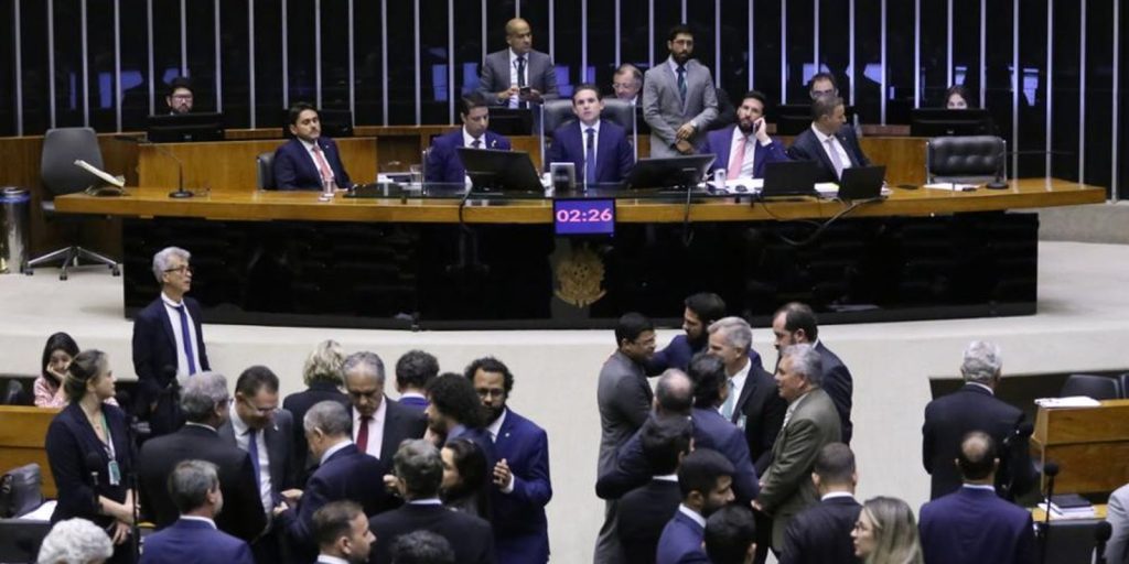 Chamber approves basic text of anti-faction bill