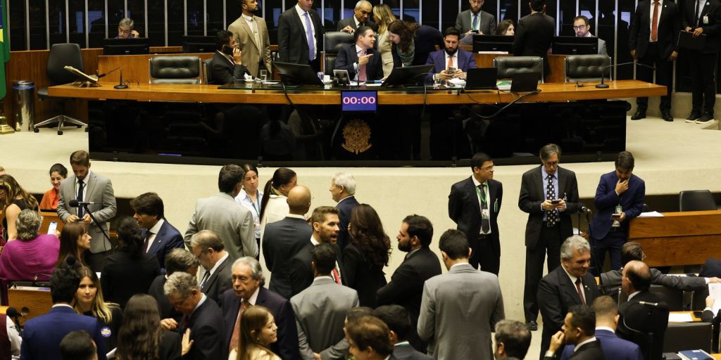 Chamber approves gradual expansion of paternity leave