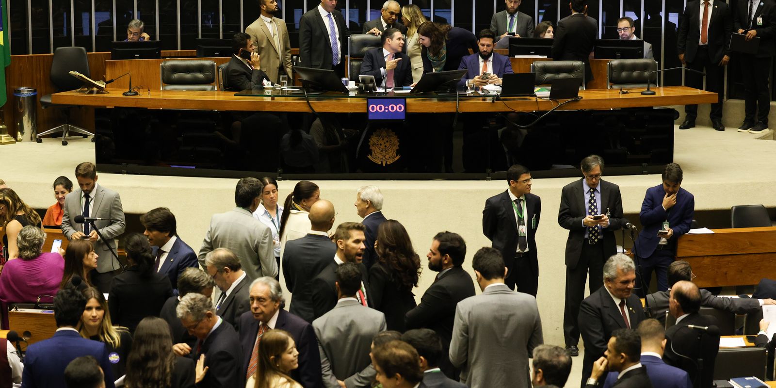 Chamber approves gradual expansion of paternity leave