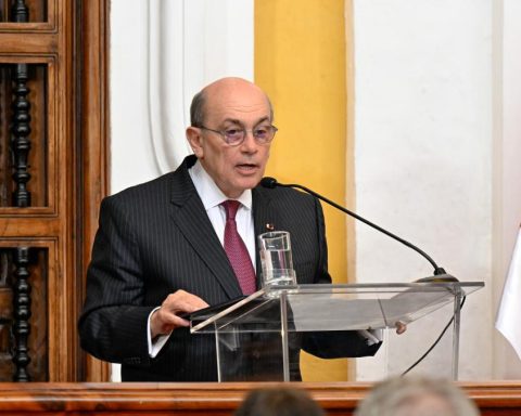 Chancellor travels to the US to propose changes to the Asylum Convention