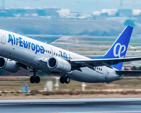 Chaos on the Madrid–Caracas route: more airlines suspend flights due to US alert