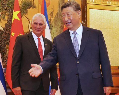 Chinese government urges the US to “immediately lift the blockade and sanctions against Cuba”