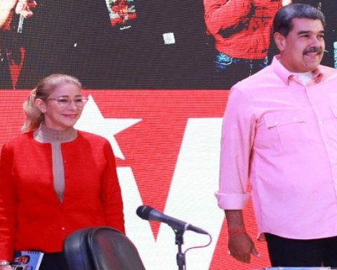 Cilia Flores: Venezuelan people demonstrate full awareness of democracy