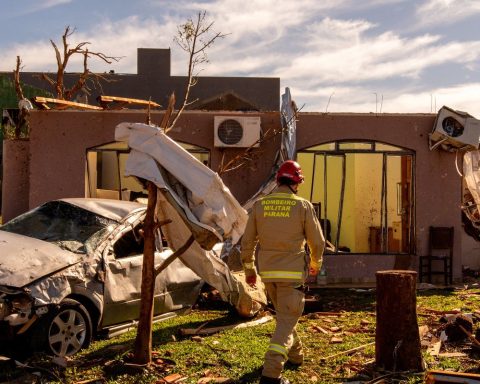 City devastated by tornado has 2,000 without electricity; 32 remain hospitalized