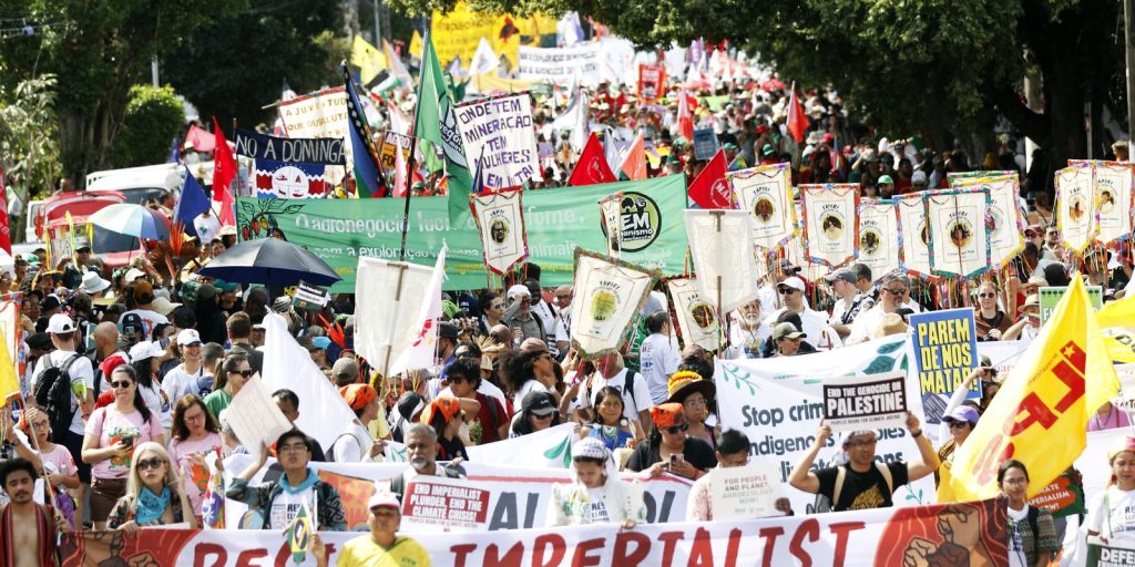 Climate March brings together 70,000 people and brings Amazonian power to the streets of Belém