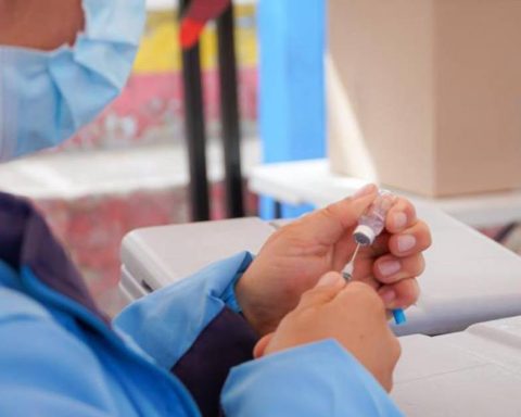 Colombia aims to produce national vaccines and medicines