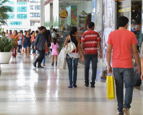 Commercial sales fall 0.3% in September; fifth fall in six months