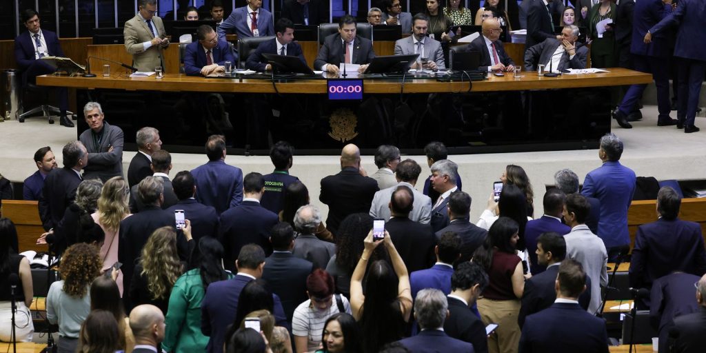 Congress overturns 56 vetoes on the environmental licensing PL