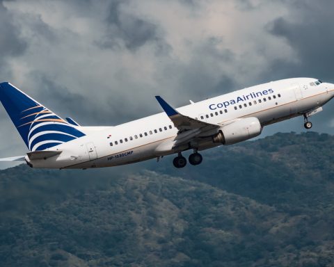 Copa Airlines maintains flights to Venezuela but only during daylight hours