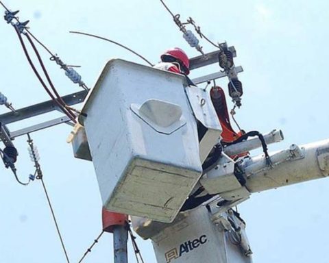 Corpoelec denounces a "new sabotage" which caused the fall of three transmission towers in Anzoátegui