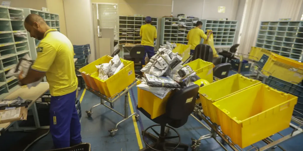 Correios approves voluntary dismissal and closure of branches