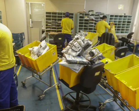 Correios approves voluntary dismissal and closure of branches