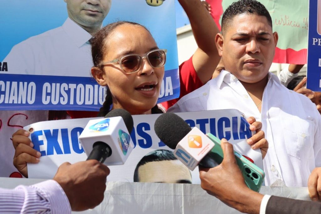 Tribunal dicta tres meses de prisión preventiva para asesinos de joven en Santo Domingo Este