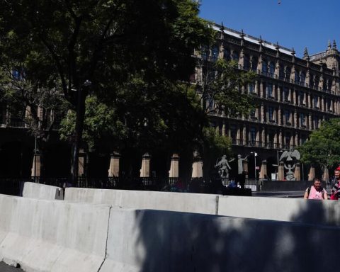 Court: it is unnecessary to resort to violence to make claims