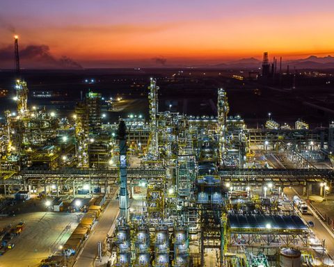 Court suspends new licensing in the former Comperj