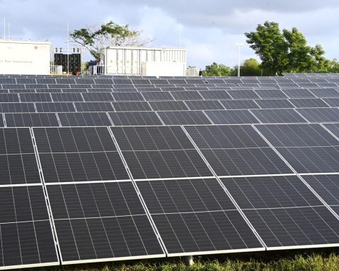 Cuba completes first stage of connection in 5 MW solar parks donated by China
