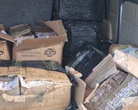 Cuba denounces cash trafficking, parallel remittances and “offshore” schemes that “affect the economy”