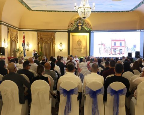 Cuban entrepreneurs from abroad explore business options in a forum parallel to FIHAV 2025
