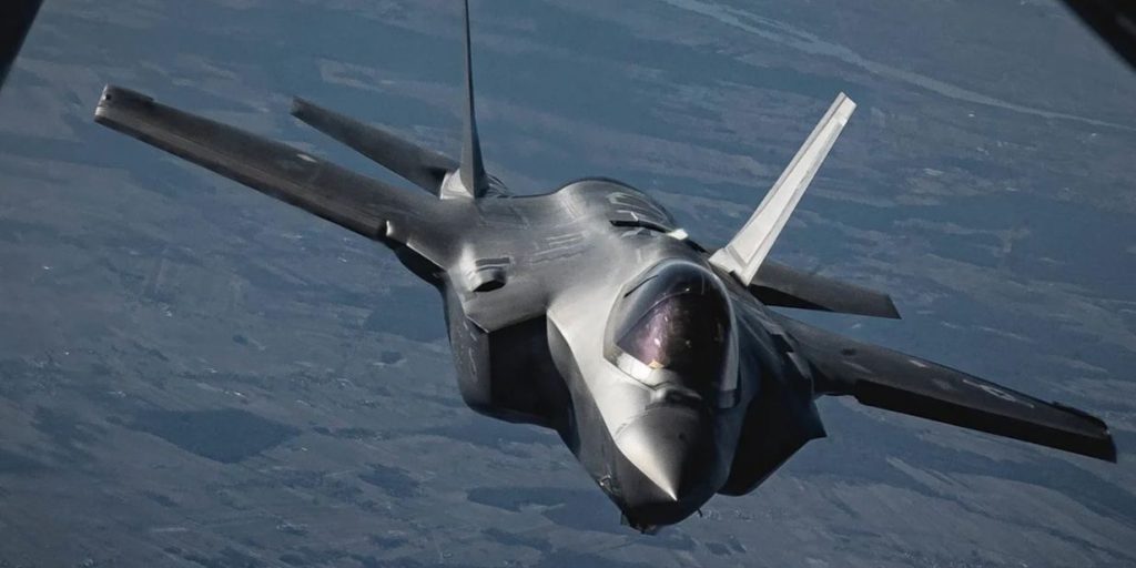 Un avión estadounidense