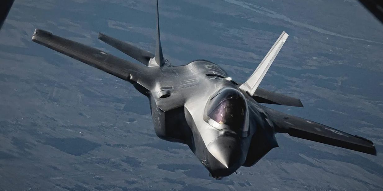 Un avión estadounidense