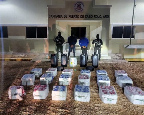 DNCD ocupa 484 paquetes de cocaína en Pedernales en el marco de operación Lanza del Sur