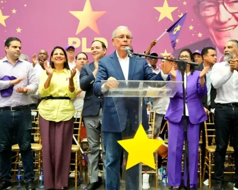 Danilo Medina afirma que los bajos salarios siguen afectando a los hogares dominicanos