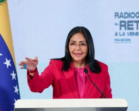 Delcy Rodríguez dolarización